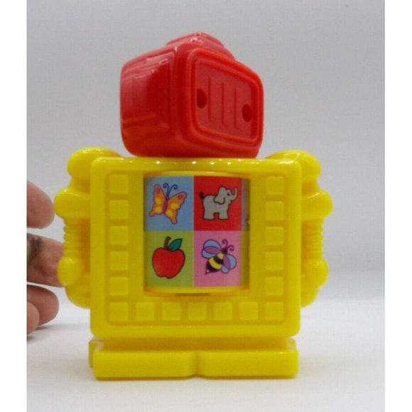 Wendy's Playskool Robot  ©2001 - Picture 2 of 5